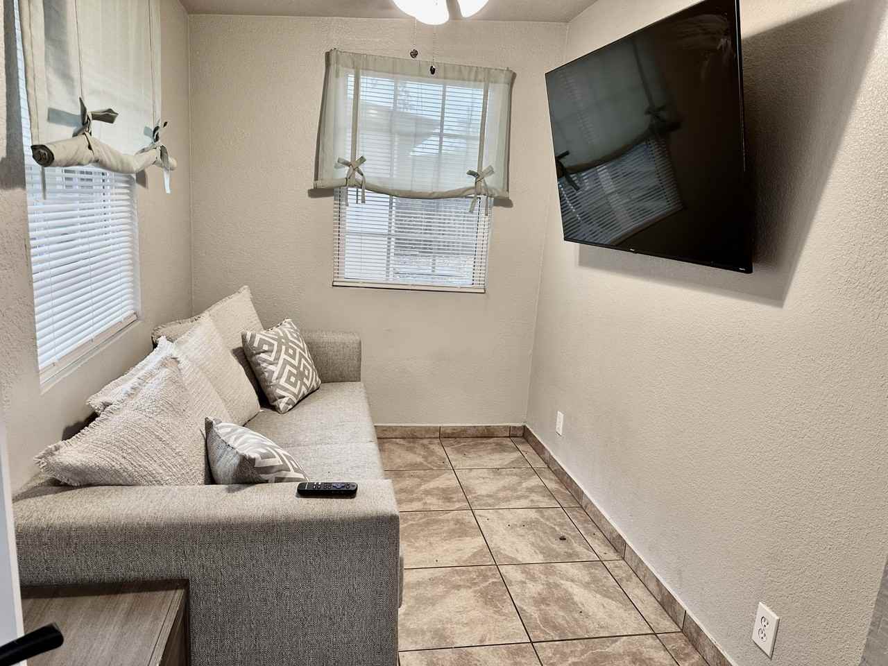 239 Peabody Avenue - 3Unit 3 #3 - Photo 5 of 10