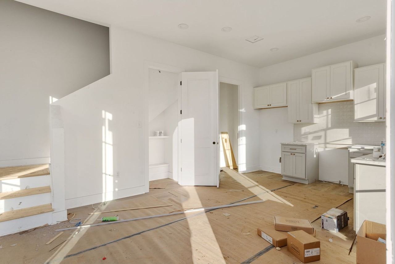 805 Broyles St - Photo 3 of 20