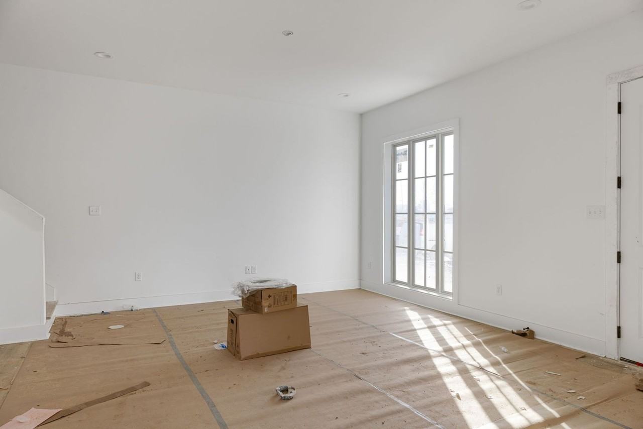 805 Broyles St - Photo 6 of 20