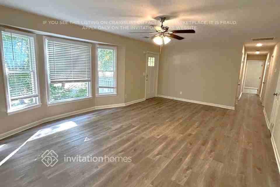 5060 Hubert Dr - Photo 3 of 21