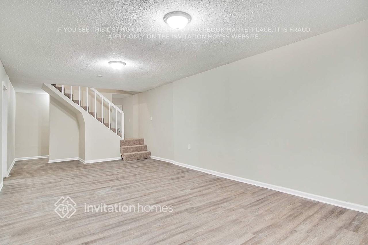 5060 Hubert Dr - Photo 6 of 21