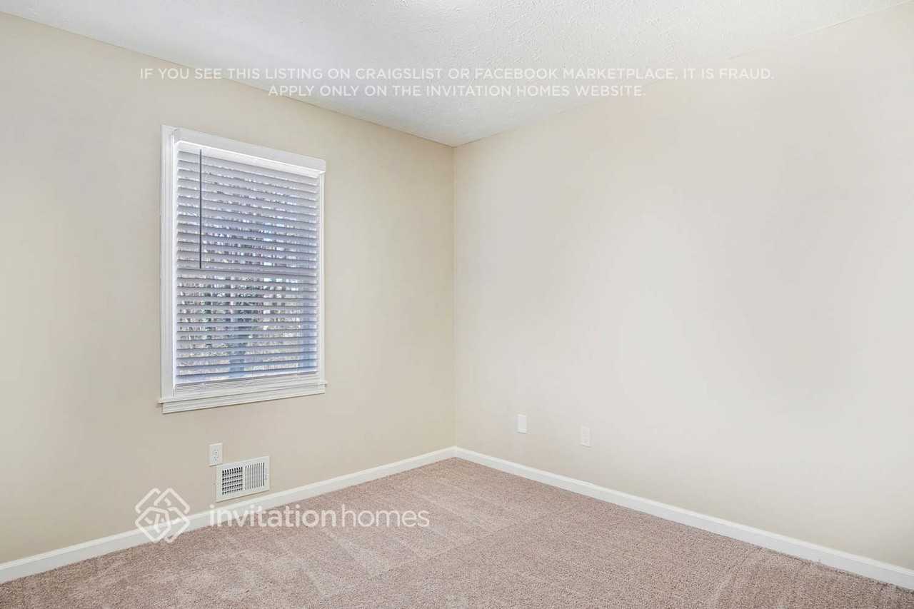 5060 Hubert Dr - Photo 7 of 21