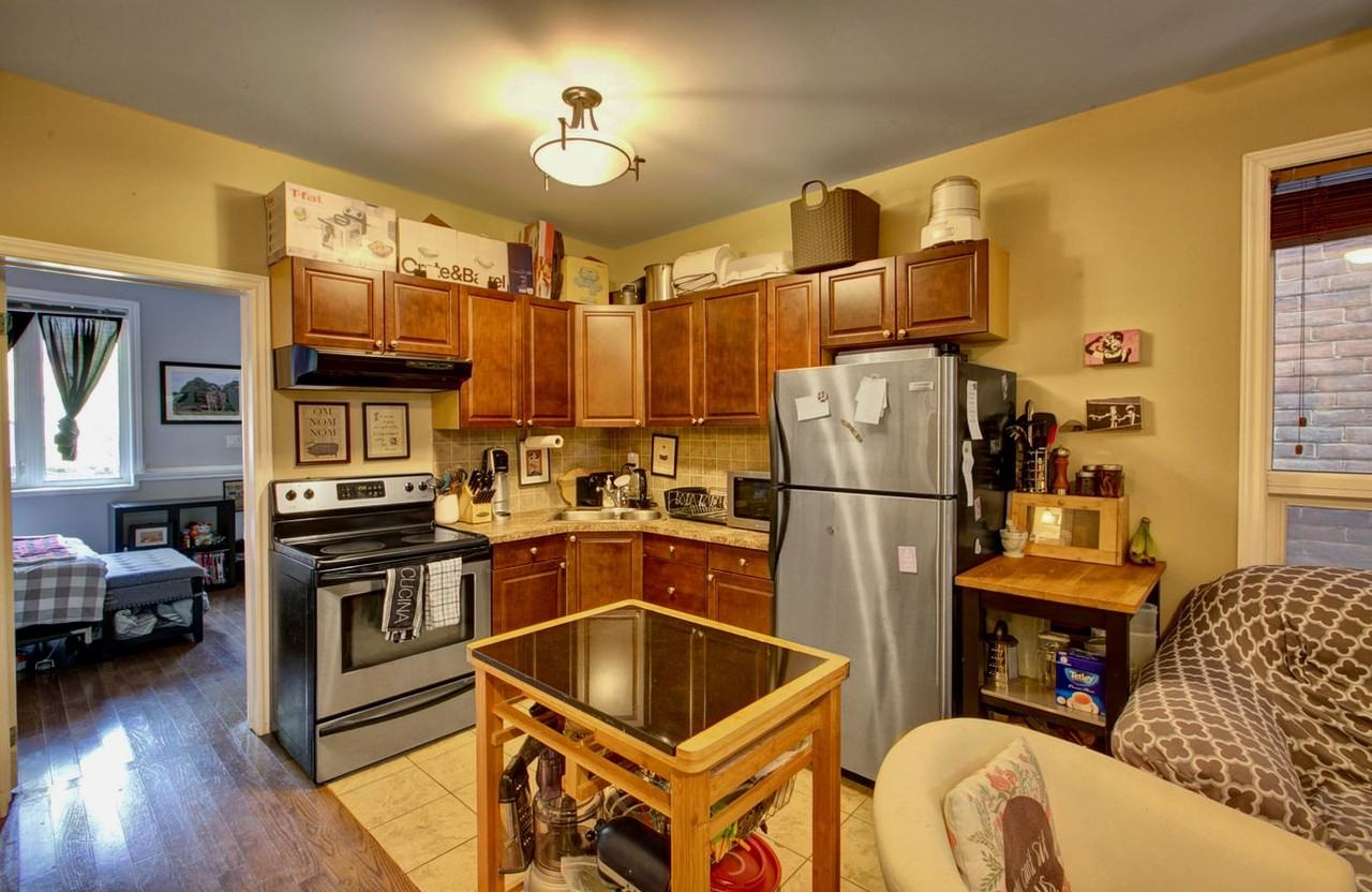 945 Logan Ave - Photo 4 of 11