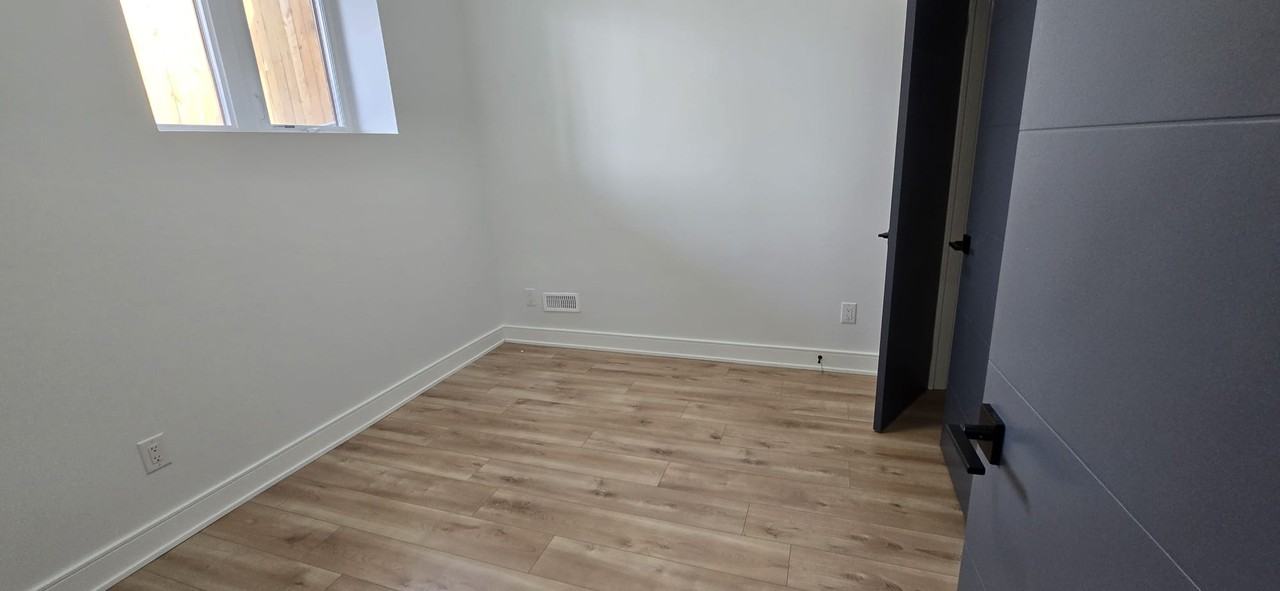 354 Woodmount Avenue - Photo 5 of 9