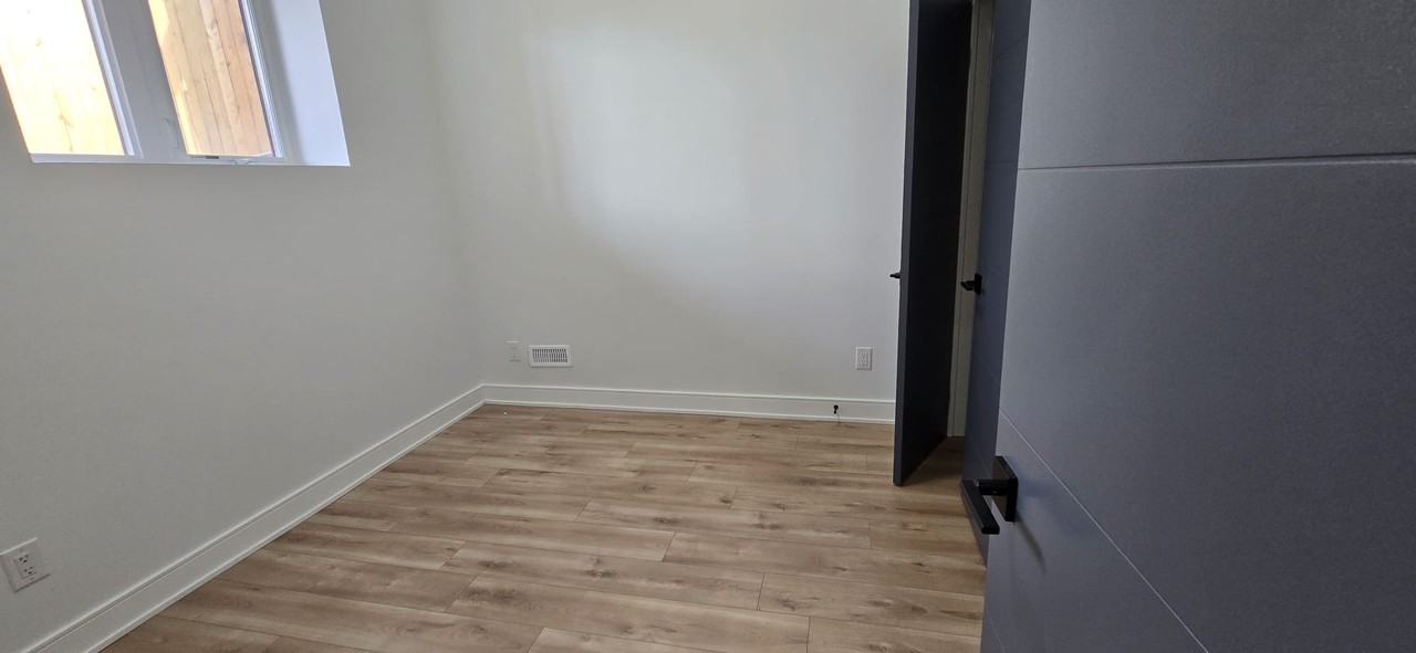 354 Woodmount Avenue - Photo 6 of 9