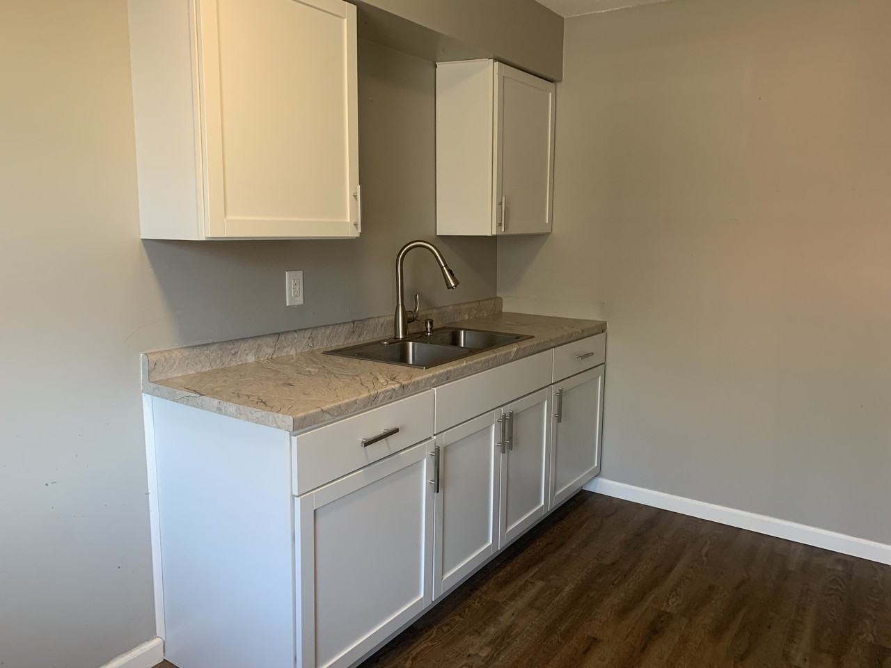 200 West Bluff Street #E5 - Photo 5 of 10