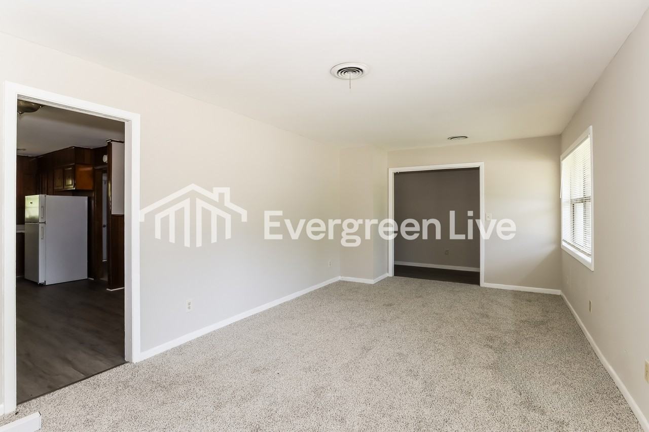 1840 Derby Dr - Photo 4 of 15