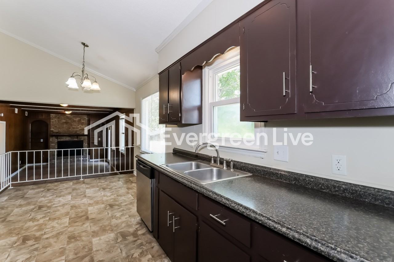 3122 Fieldstone Cir - Photo 3 of 15