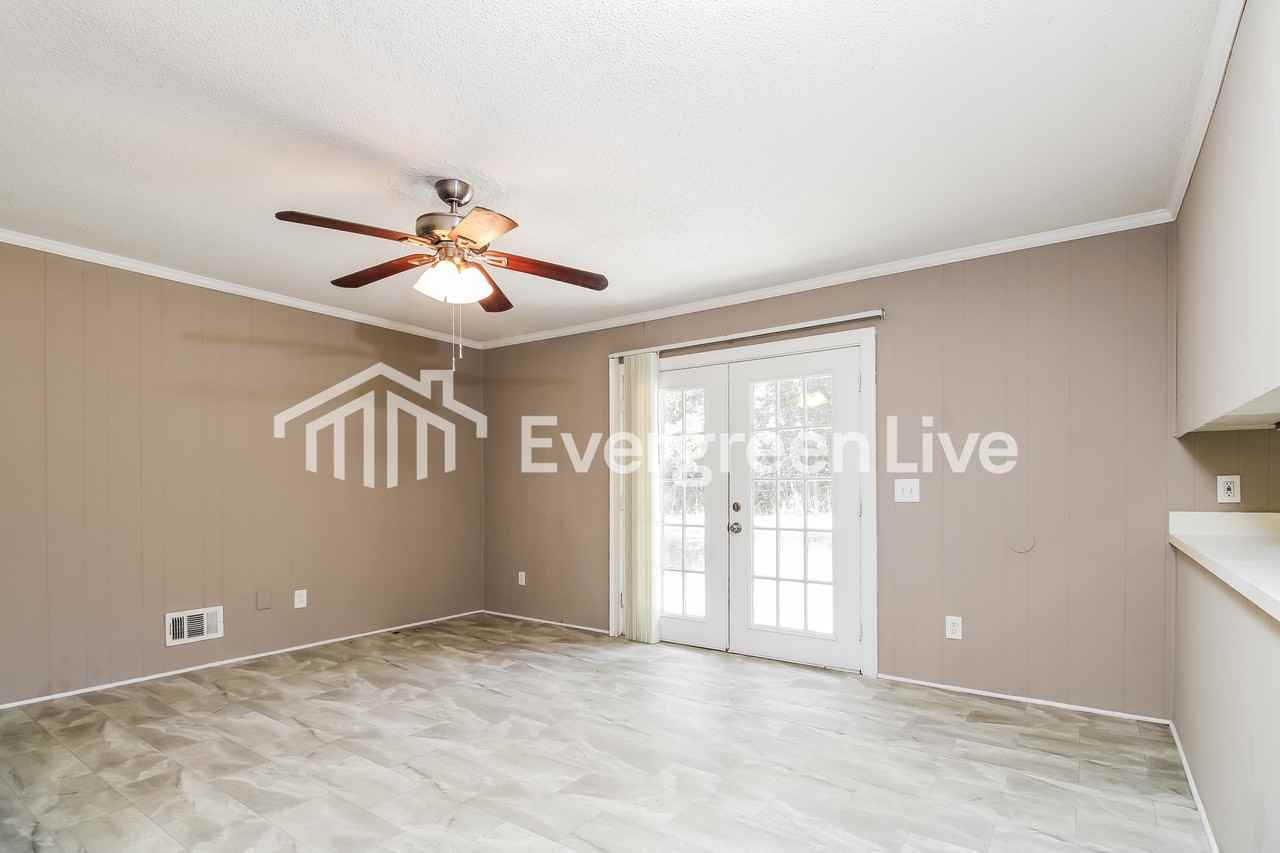 2021 Larchmont Dr - Photo 5 of 15