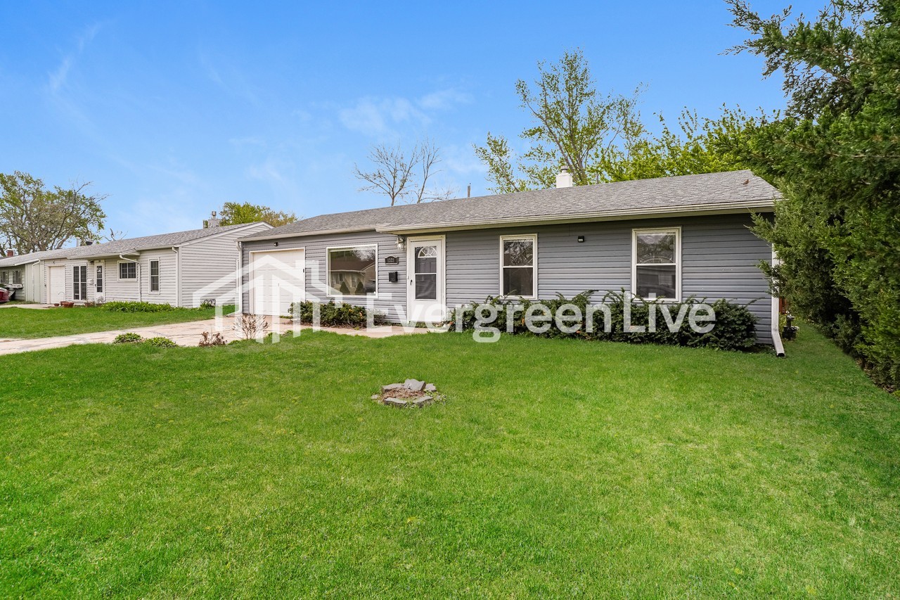 1321 Mayper Dr - Photo 2 of 15