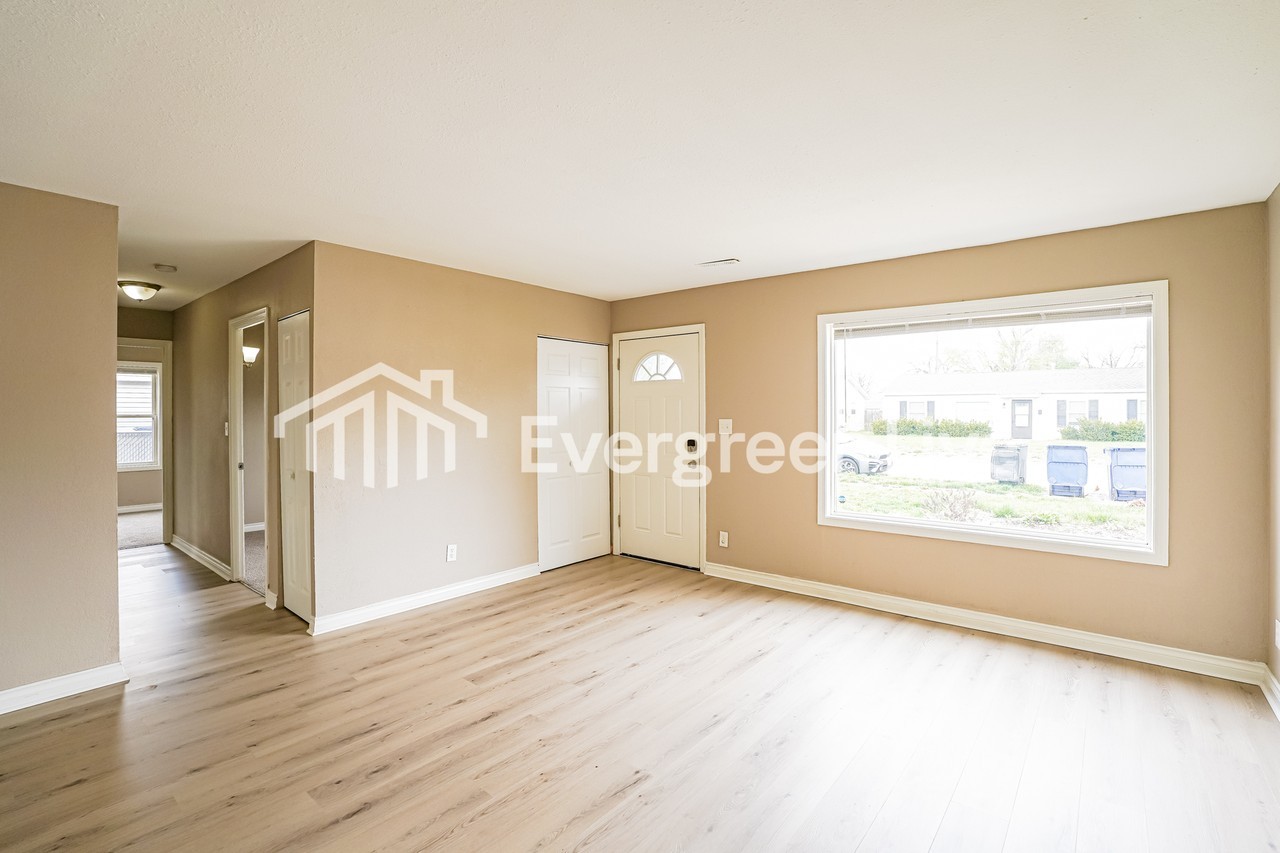 1321 Mayper Dr - Photo 3 of 15