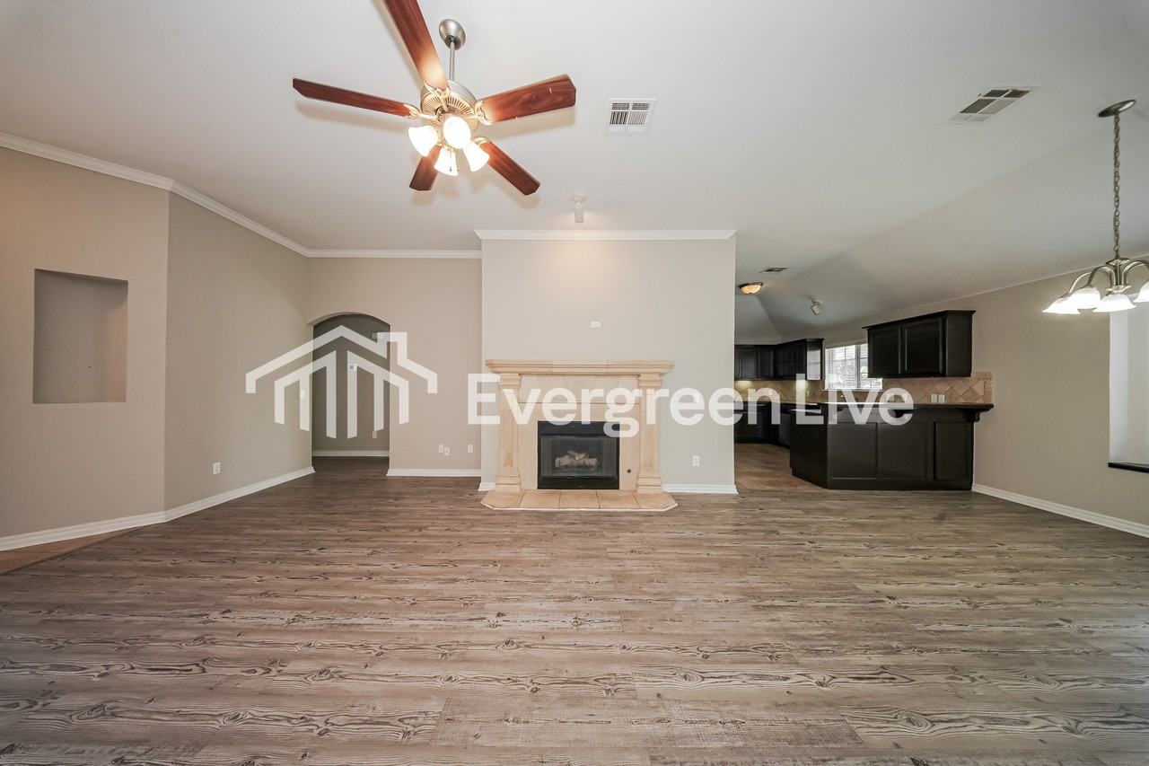 9423 Peachtree Ln - Photo 2 of 15