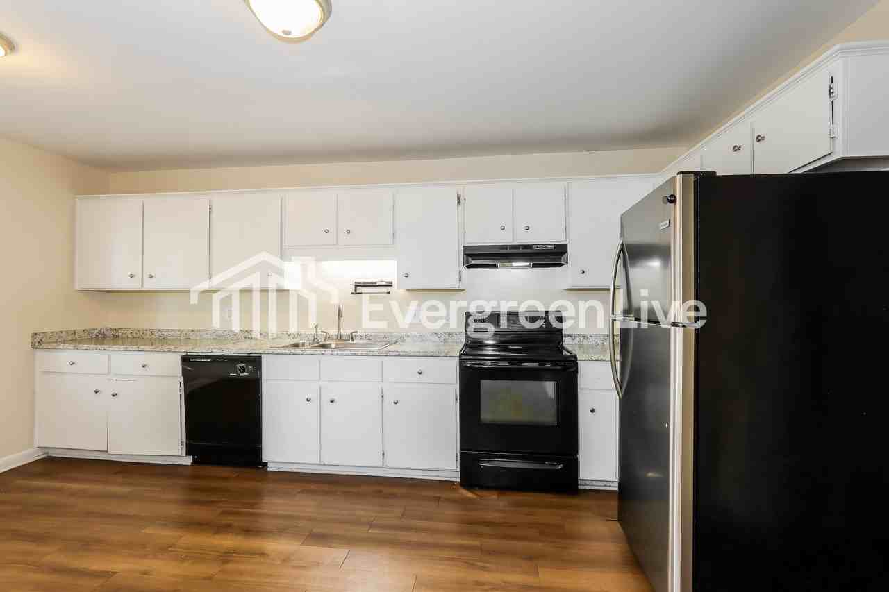131 Driftwood Cir - Photo 3 of 15