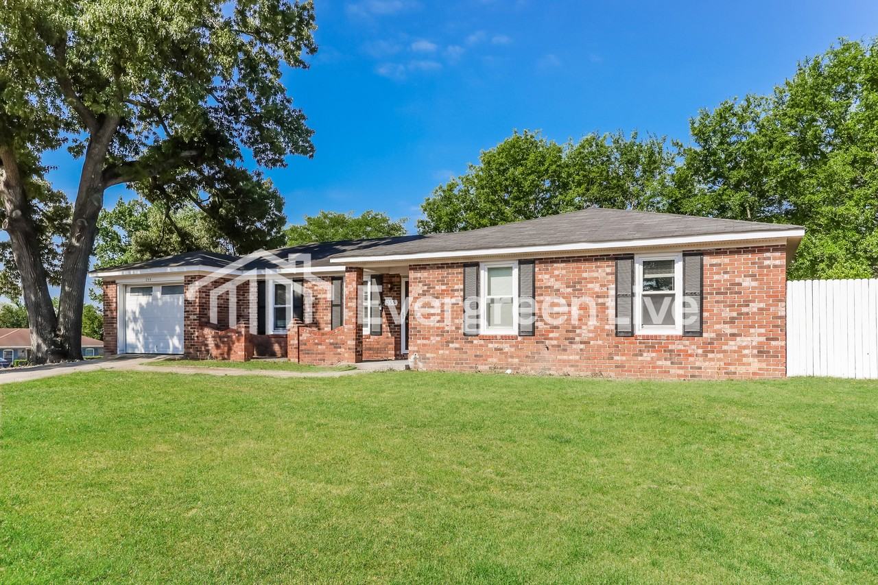 255 Oak Lake Dr