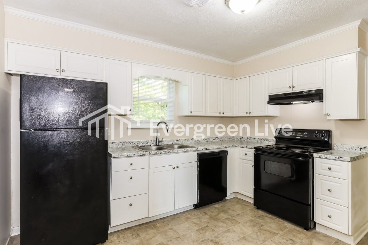 255 Oak Lake Dr - Photo 4 of 15