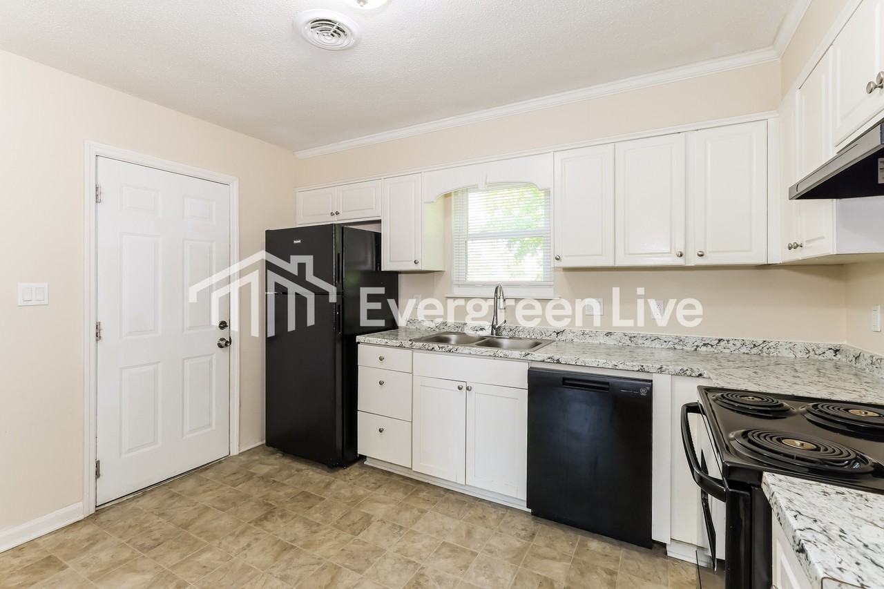 255 Oak Lake Dr - Photo 3 of 15