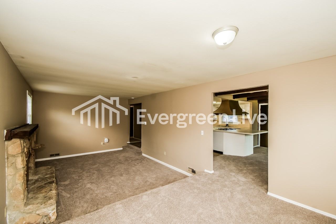 2054 Overlook Ct - Photo 3 of 15