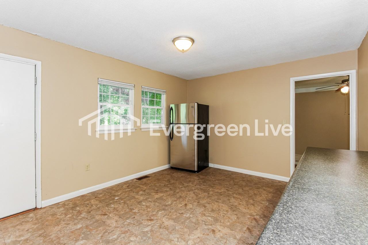 438 Riverside Ln - Photo 2 of 15