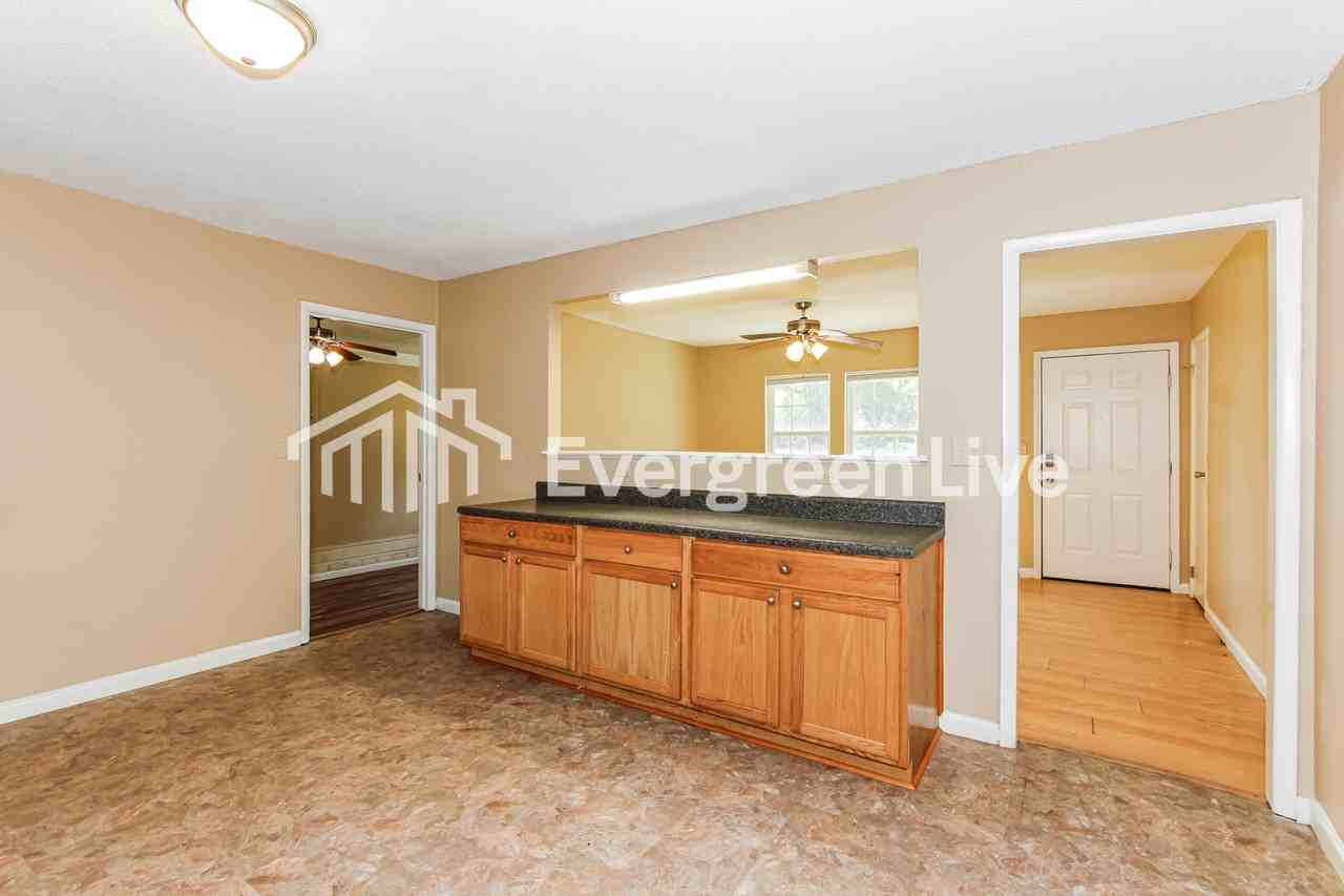 438 Riverside Ln - Photo 4 of 15