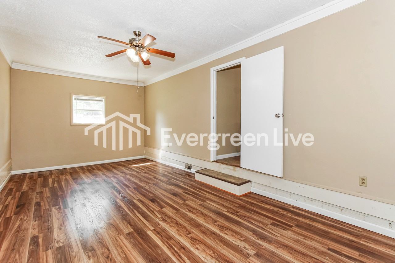 438 Riverside Ln - Photo 5 of 15