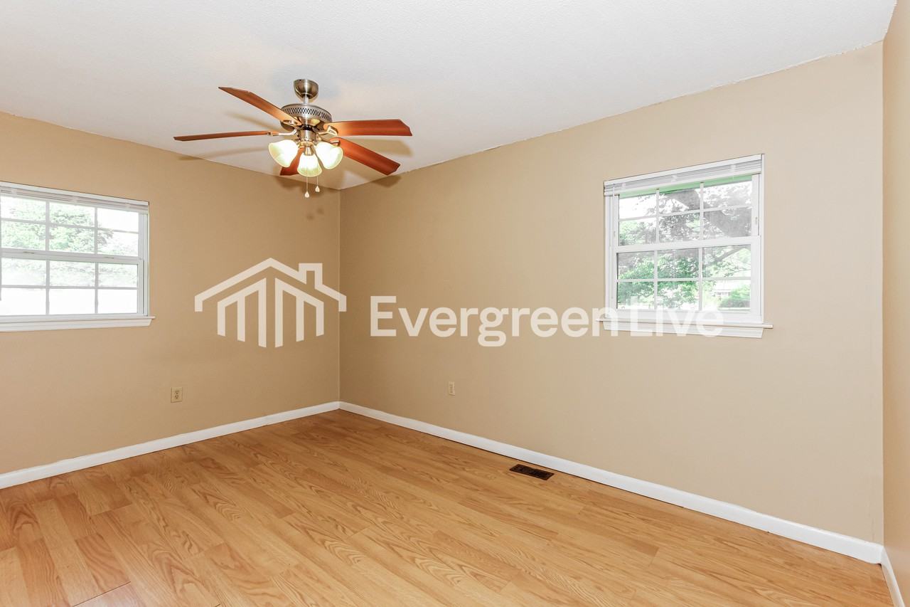 438 Riverside Ln - Photo 6 of 15