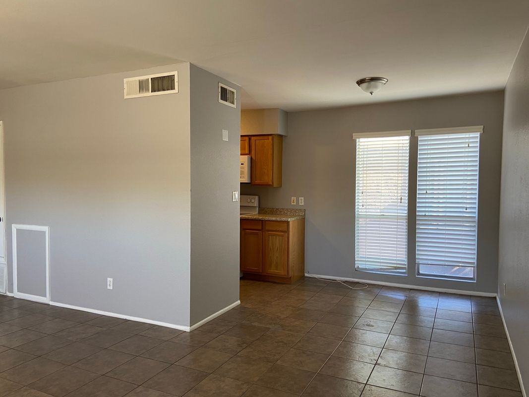 2693 E Oakleaf Dr - Photo 2 of 31