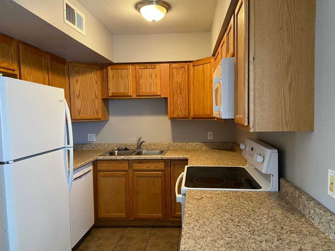 2693 E Oakleaf Dr - Photo 4 of 31