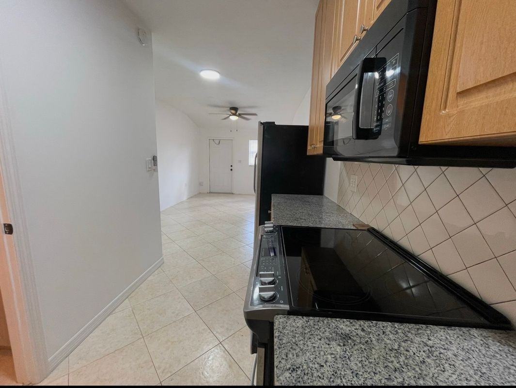 2459 Grant St ##B - Photo 5 of 7