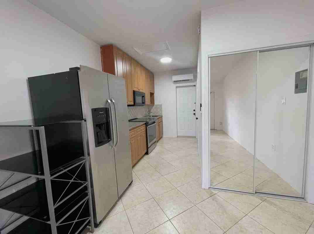 2459 Grant St ##B - Photo 6 of 7