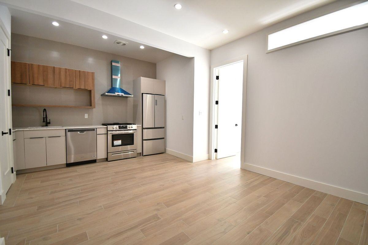 582 E 138th St ##3b - Photo 3 of 11