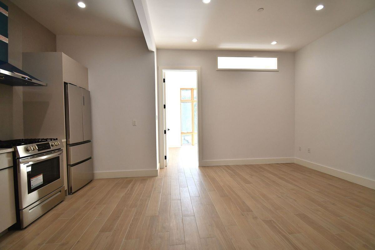 582 E 138th St ##3b - Photo 4 of 11