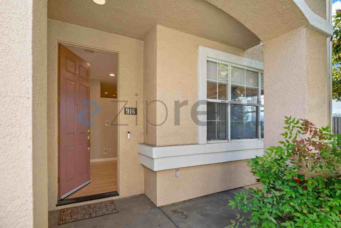 916 Del Avion Ln - Photo 4 of 31