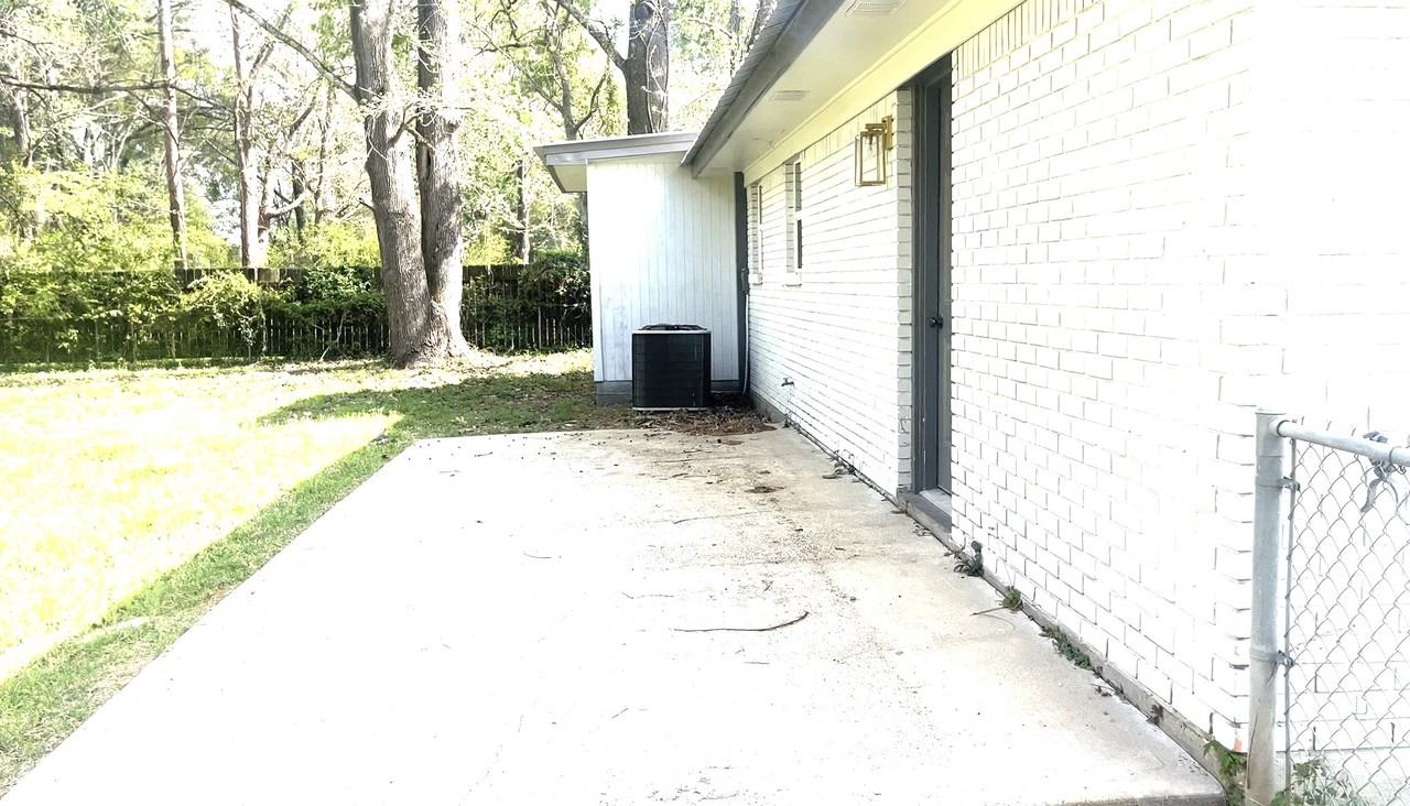 420 Bayou Oaks Dr - Photo 5 of 7