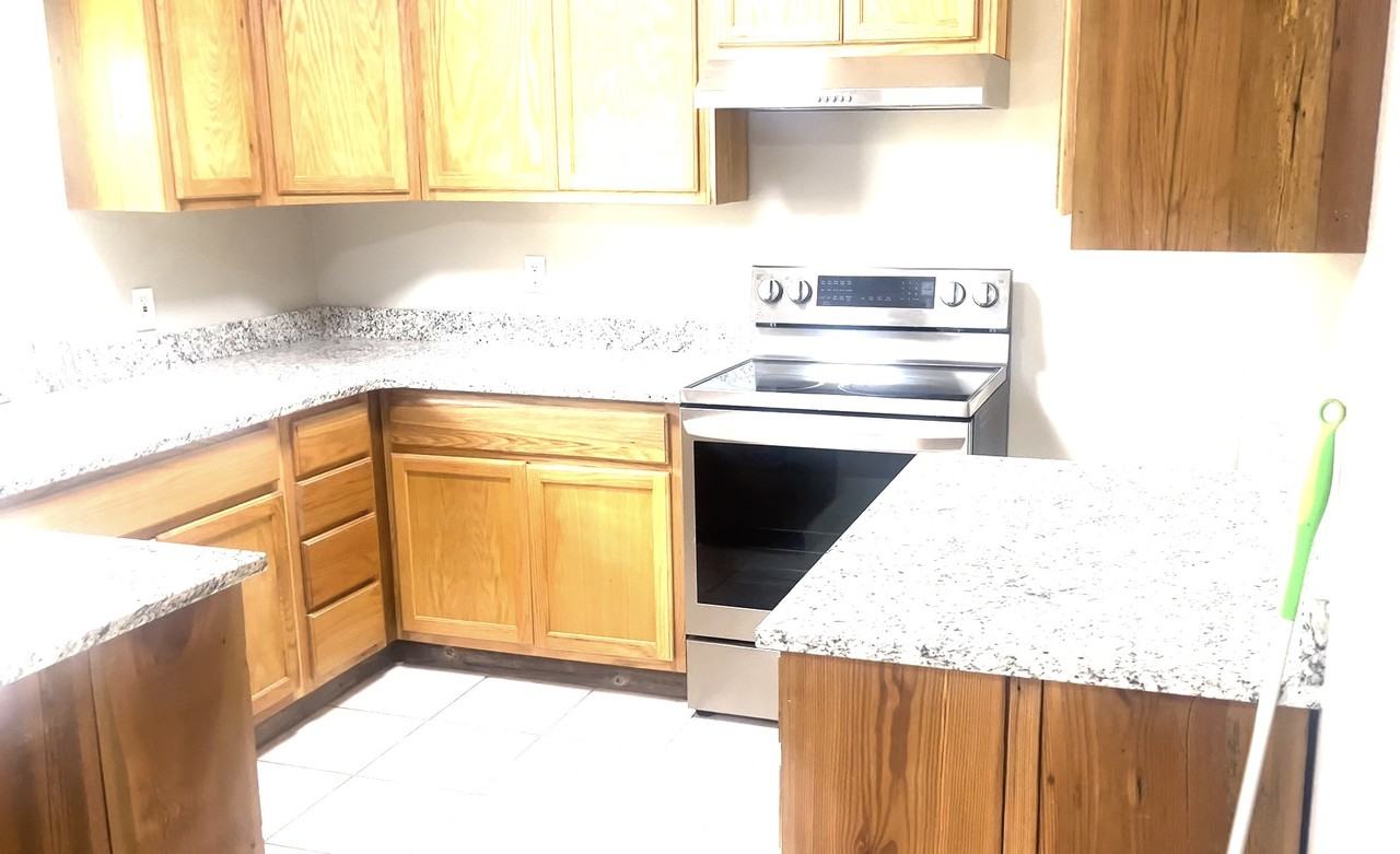 420 Bayou Oaks Dr - Photo 6 of 7