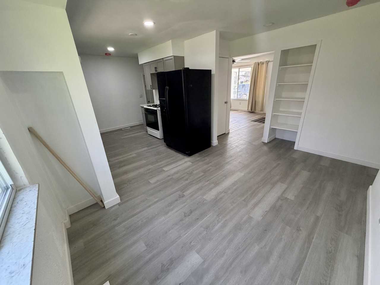 2106 Janice Dr - Photo 2 of 17