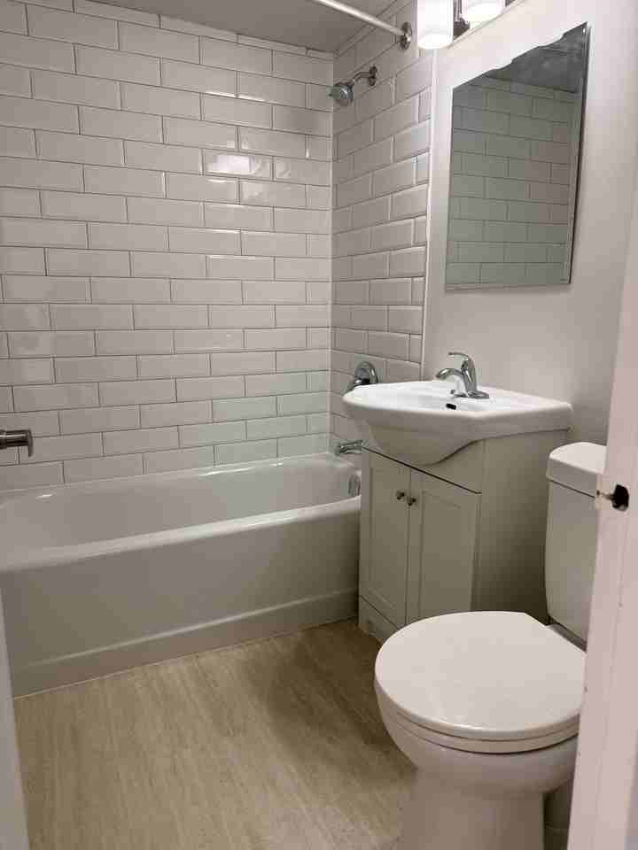 709 Kennedy Apartments - Photo 7 of 11