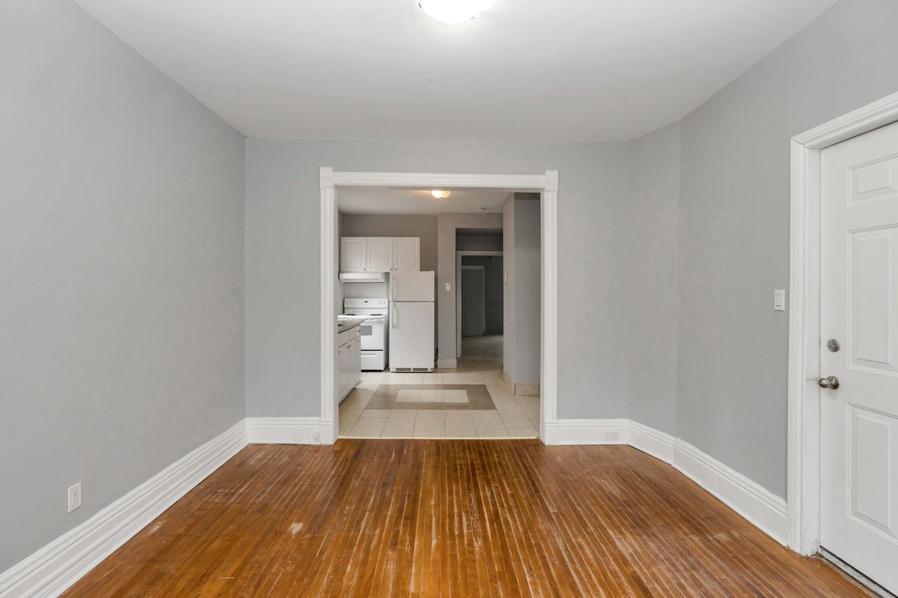 75 High St, Barrie, ON L4N 1W5, Canada - Photo 2 of 17