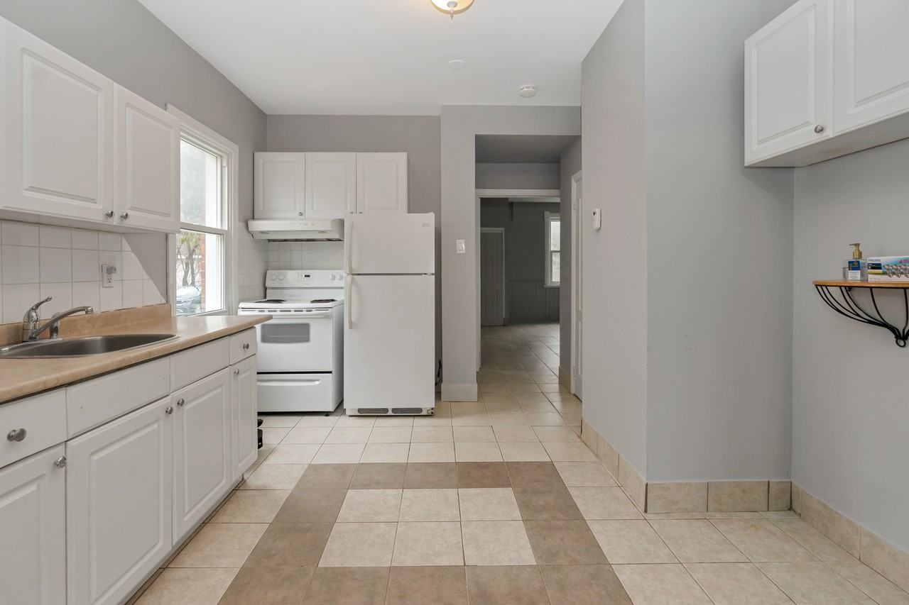 75 High St, Barrie, ON L4N 1W5, Canada - Photo 3 of 17