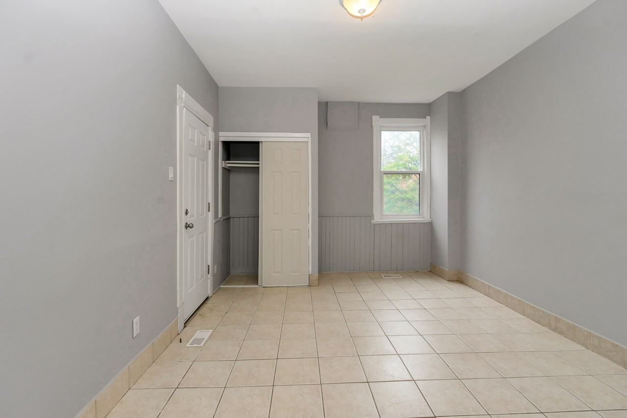 75 High St, Barrie, ON L4N 1W5, Canada - Photo 4 of 17