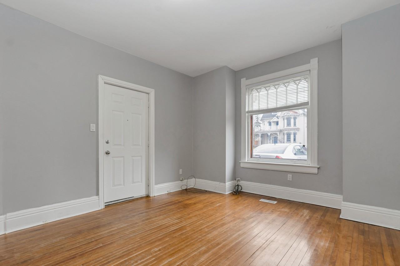 75 High St, Barrie, ON L4N 1W5, Canada - Photo 6 of 17