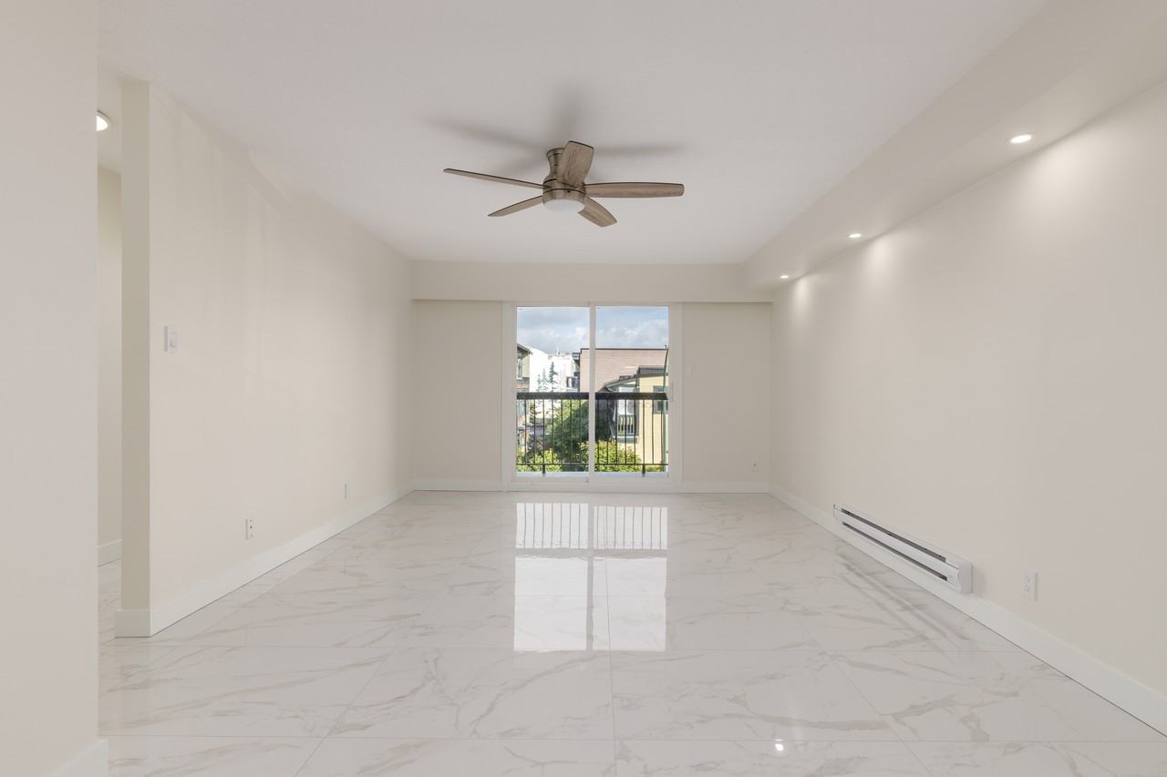 3607 Commercial Street