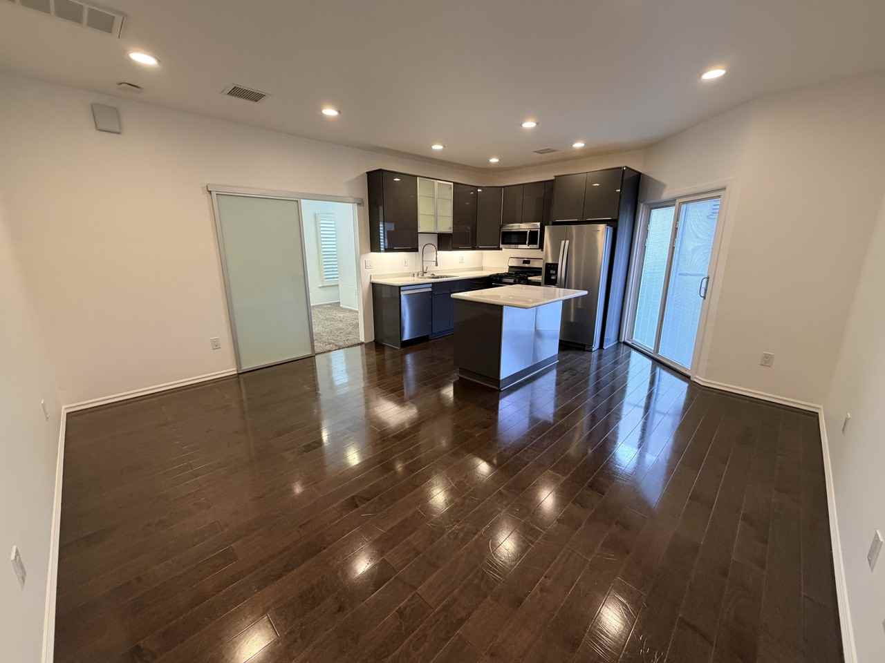 | Modern West Hollywood 1BR – Top Floor Corner Unit with Spa Bath & Balcony - Photo 7 of 52