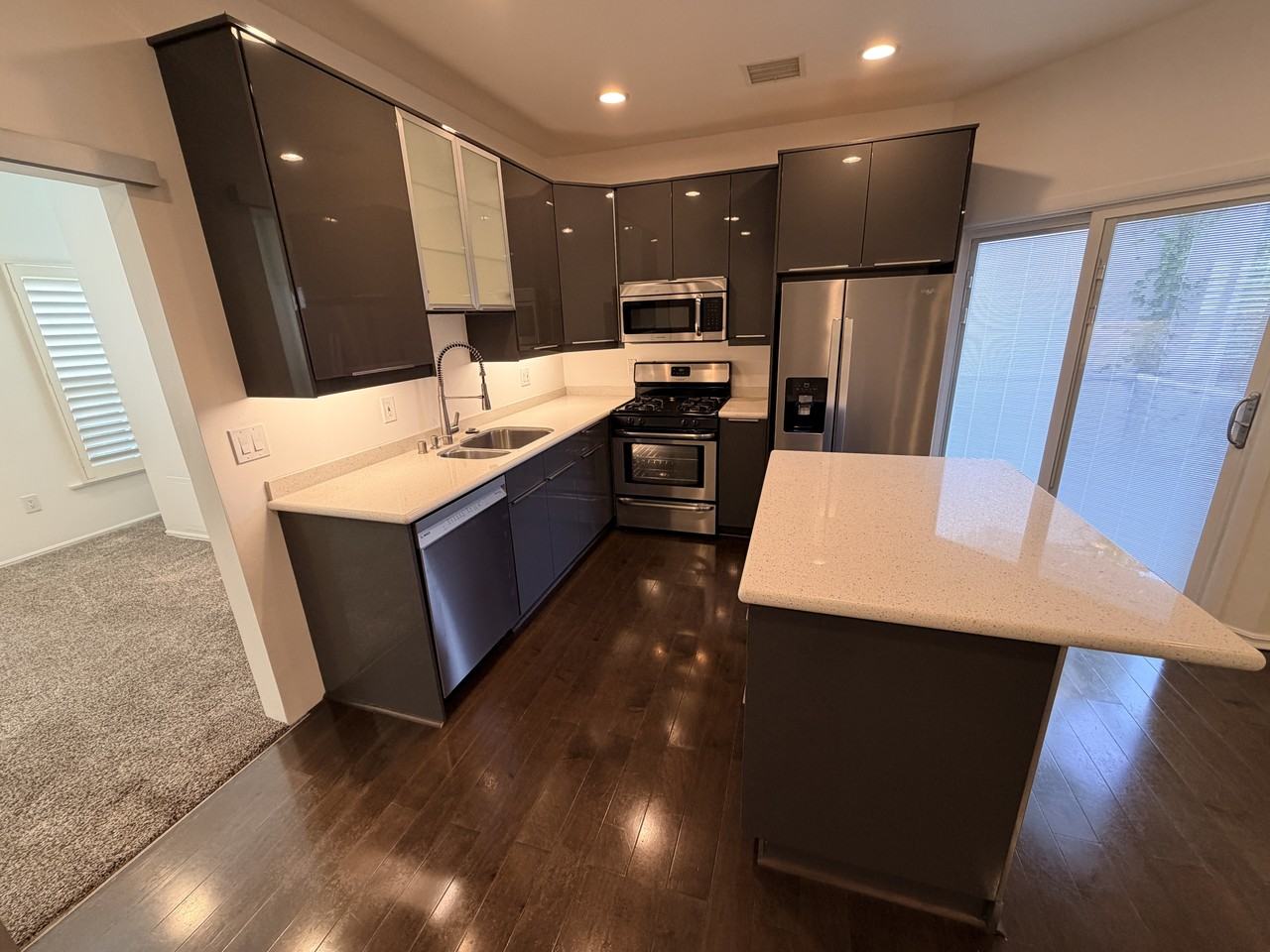 | Modern West Hollywood 1BR – Top Floor Corner Unit with Spa Bath & Balcony - Photo 5 of 52