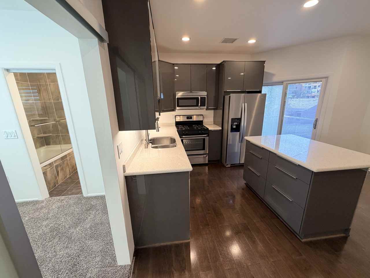 | Modern West Hollywood 1BR – Top Floor Corner Unit with Spa Bath & Balcony - Photo 6 of 52