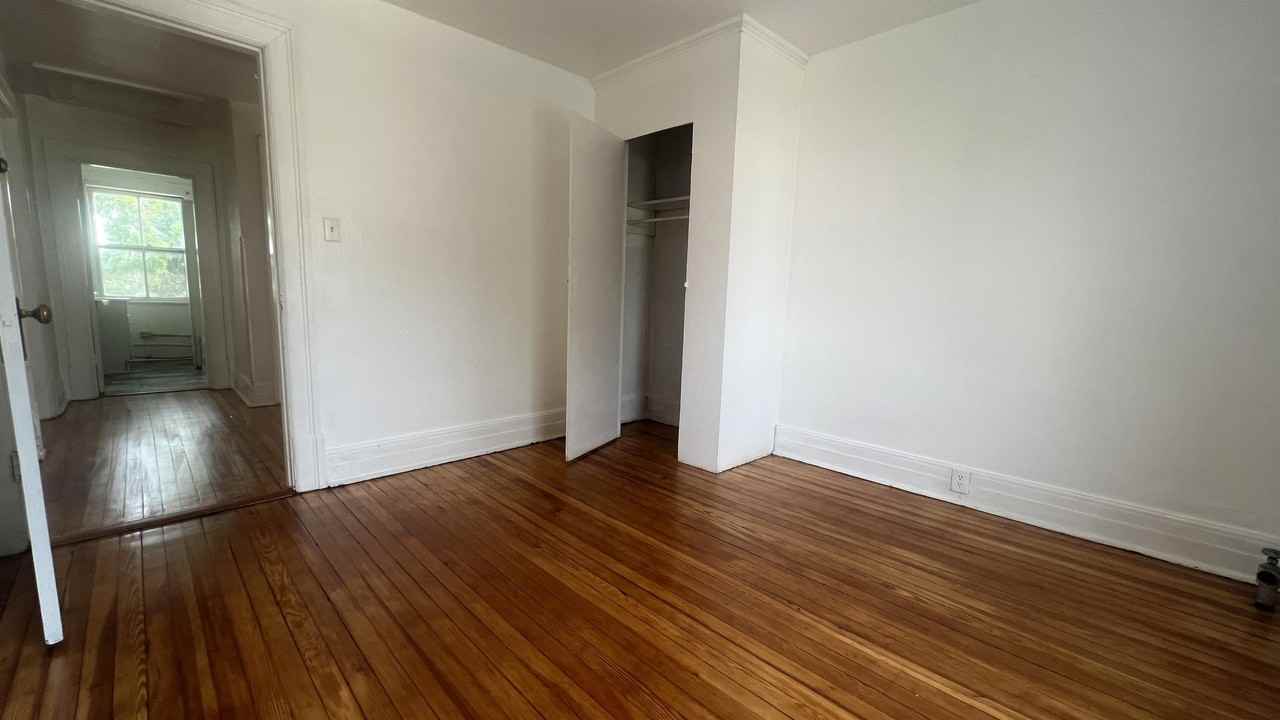 506 Stuart St #B - Photo 2 of 12