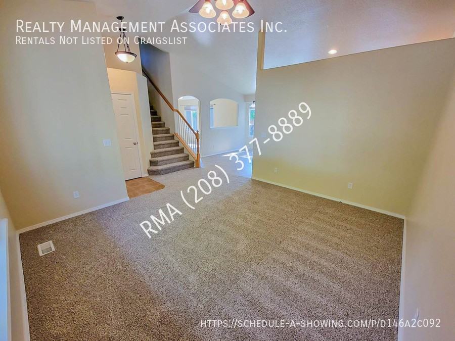 569 E Heritage Park St - Photo 4 of 22