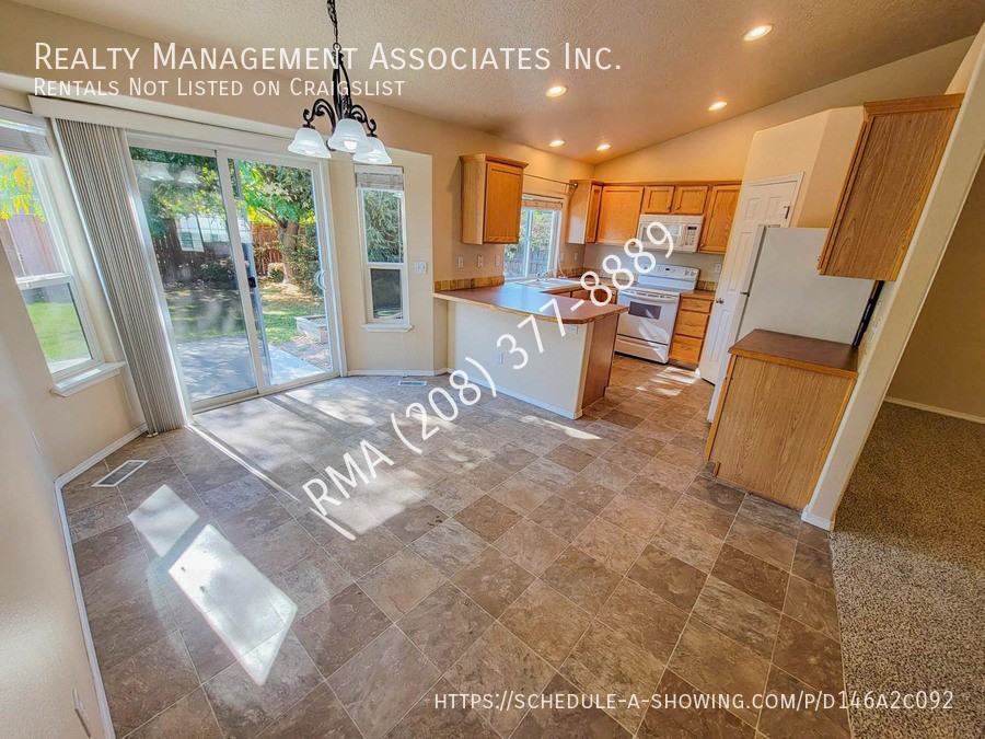 569 E Heritage Park St - Photo 5 of 22