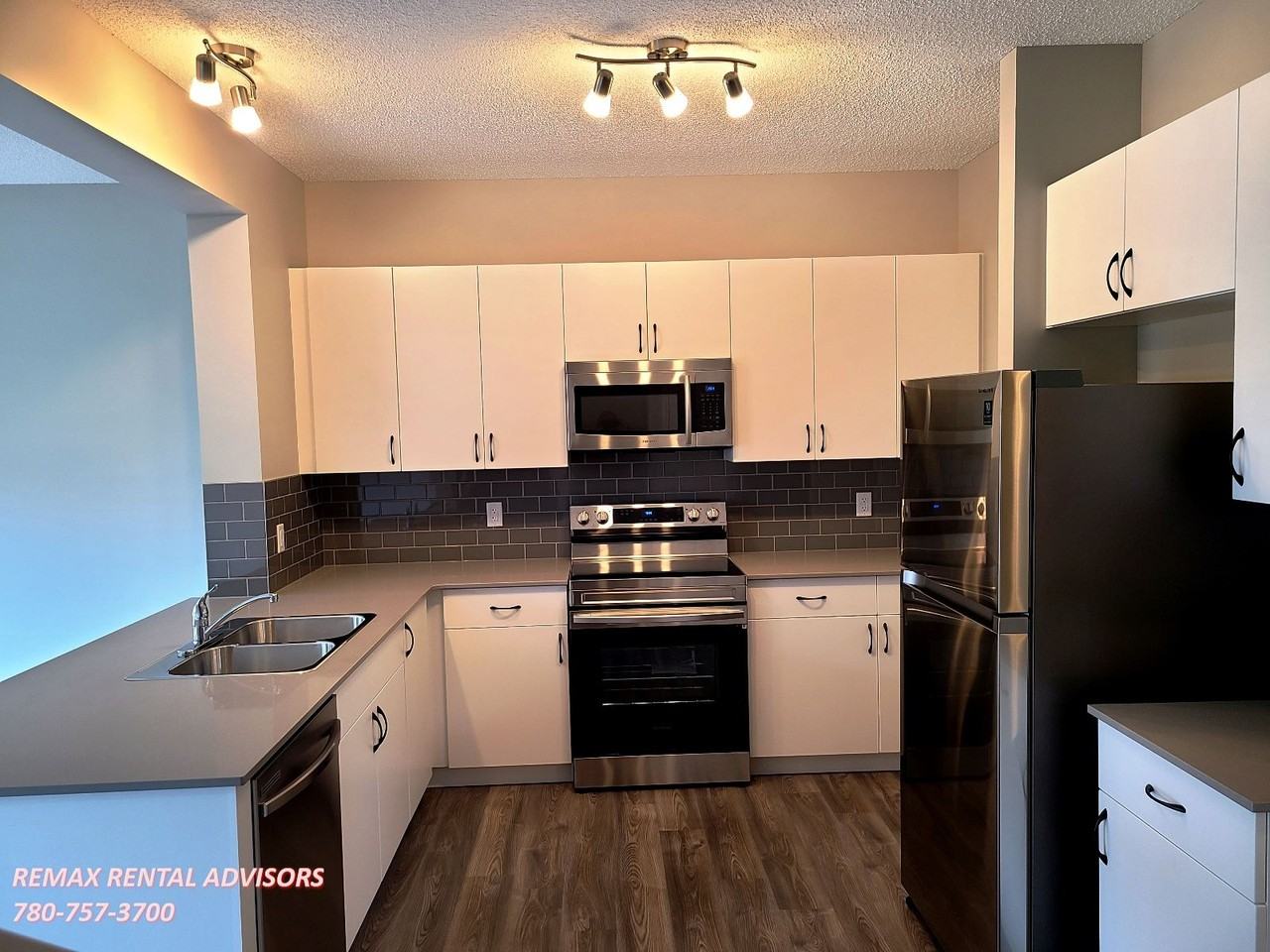 UPPER 22803 96 Avenue Northwest - Photo 3 of 17