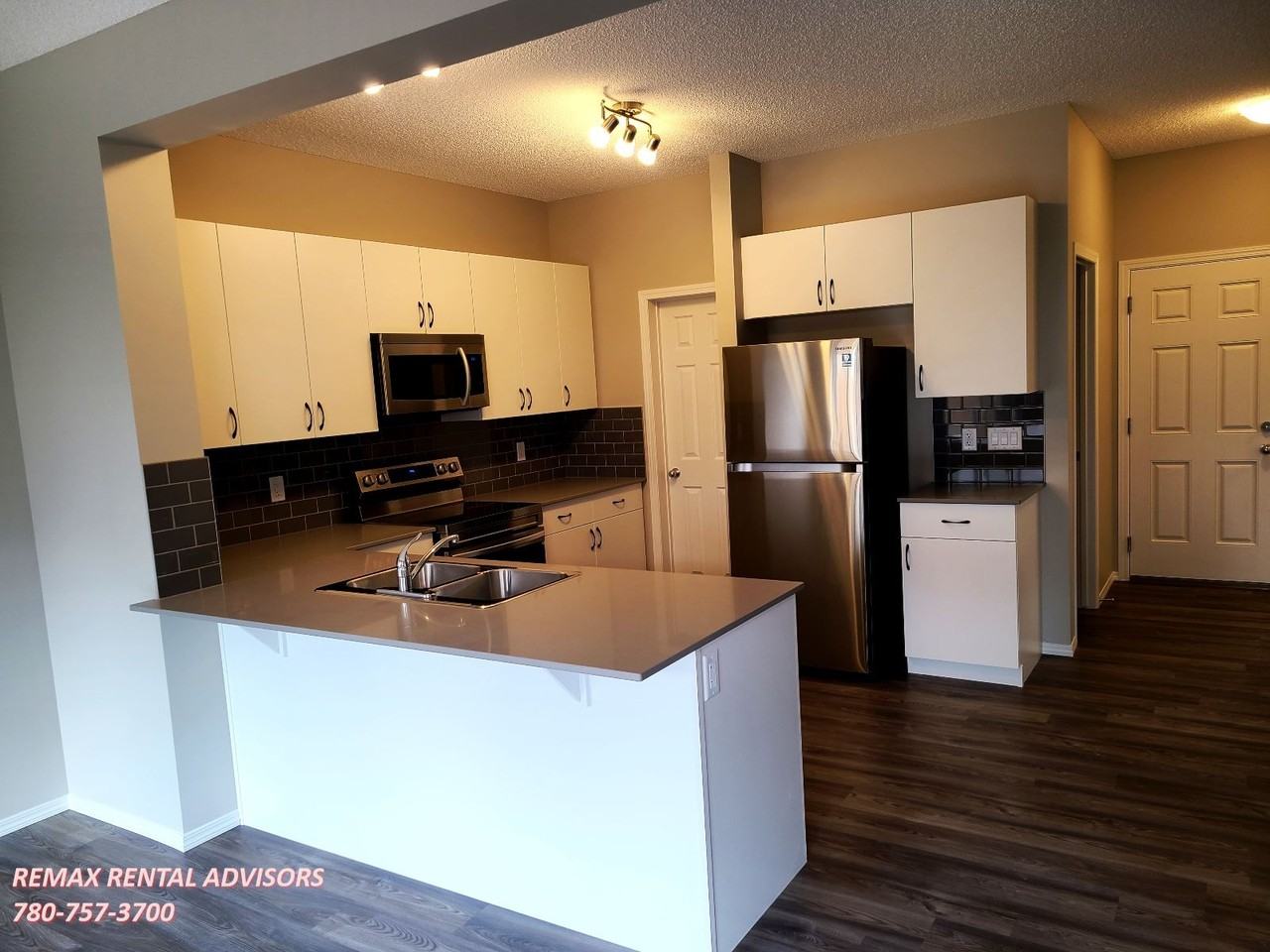 UPPER 22803 96 Avenue Northwest - Photo 4 of 17