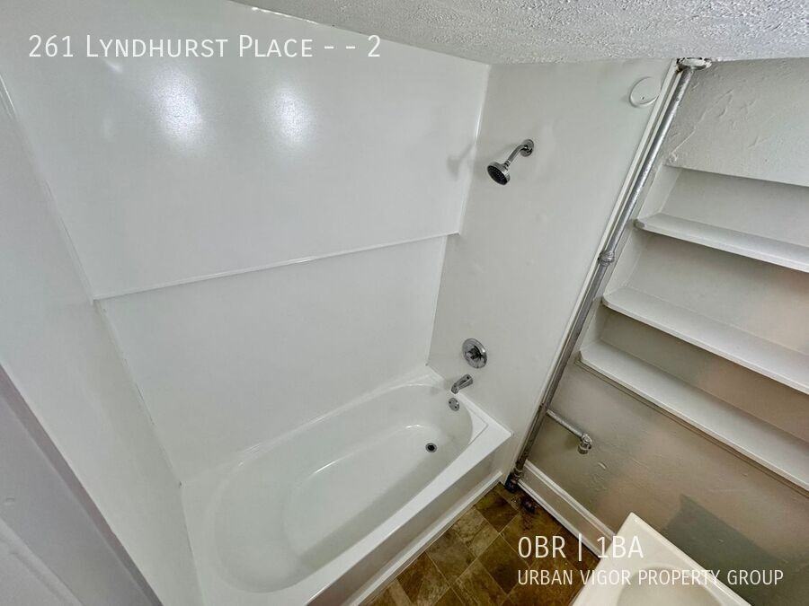 261 Lyndhurst Pl #2 - Photo 6 of 13